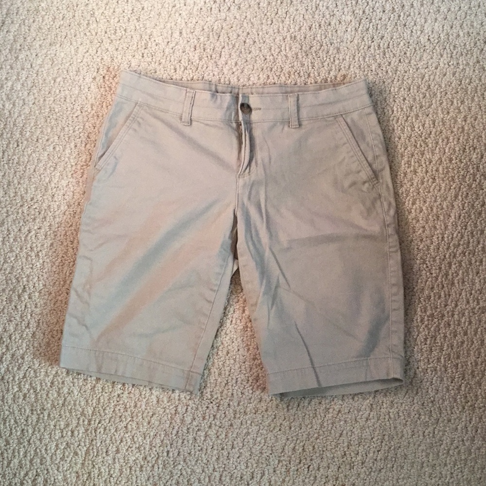 Women’s//girls khaki long shorts